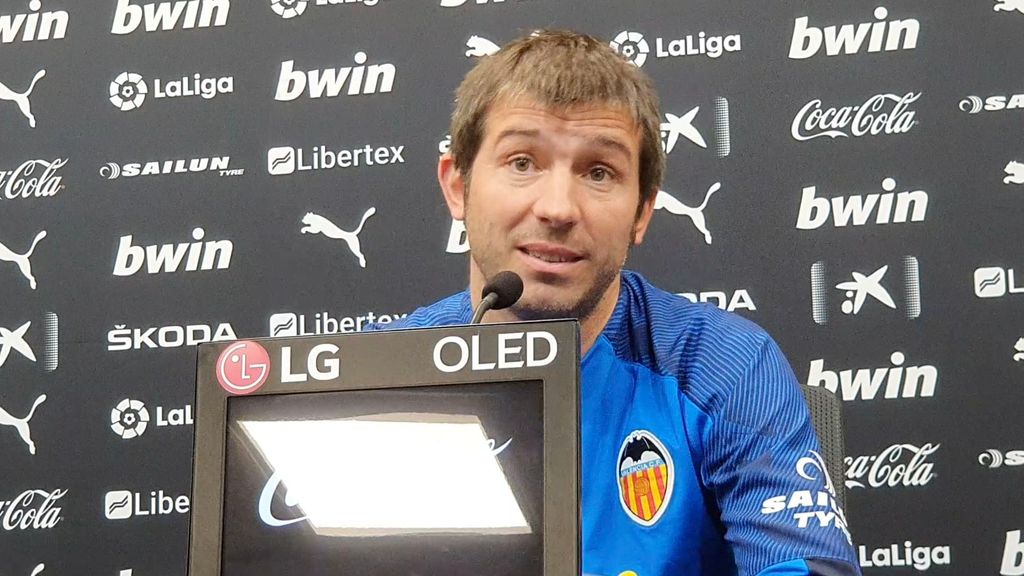 Celades, sobre el posible Fichaje de un Central