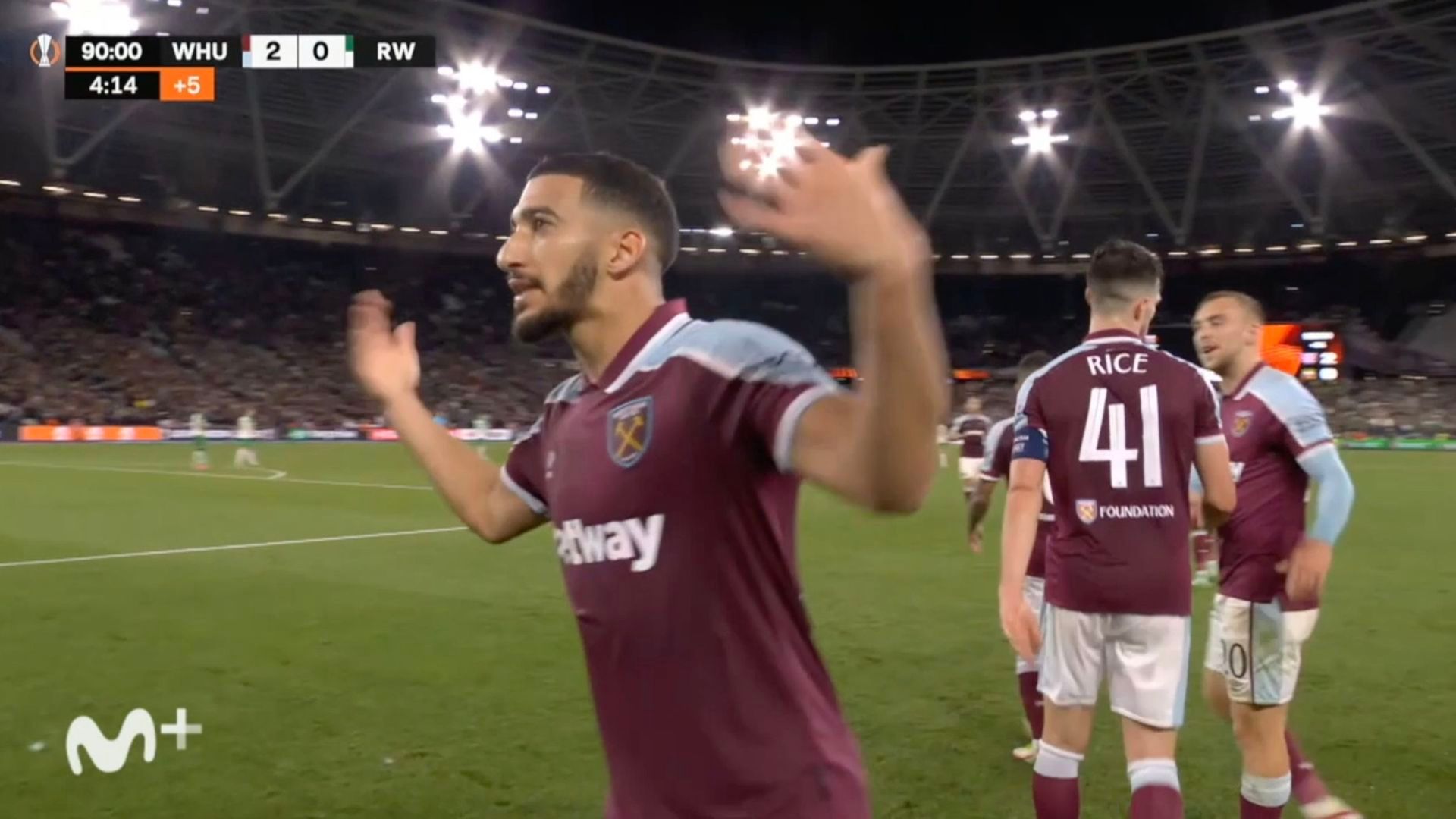 celebracion_de_un_gol_del_west_ham_en_la_fase_de_grupos_001.png celebracion_de_un_gol_del_west_ham_en_la_fase_de_grupos_001.png