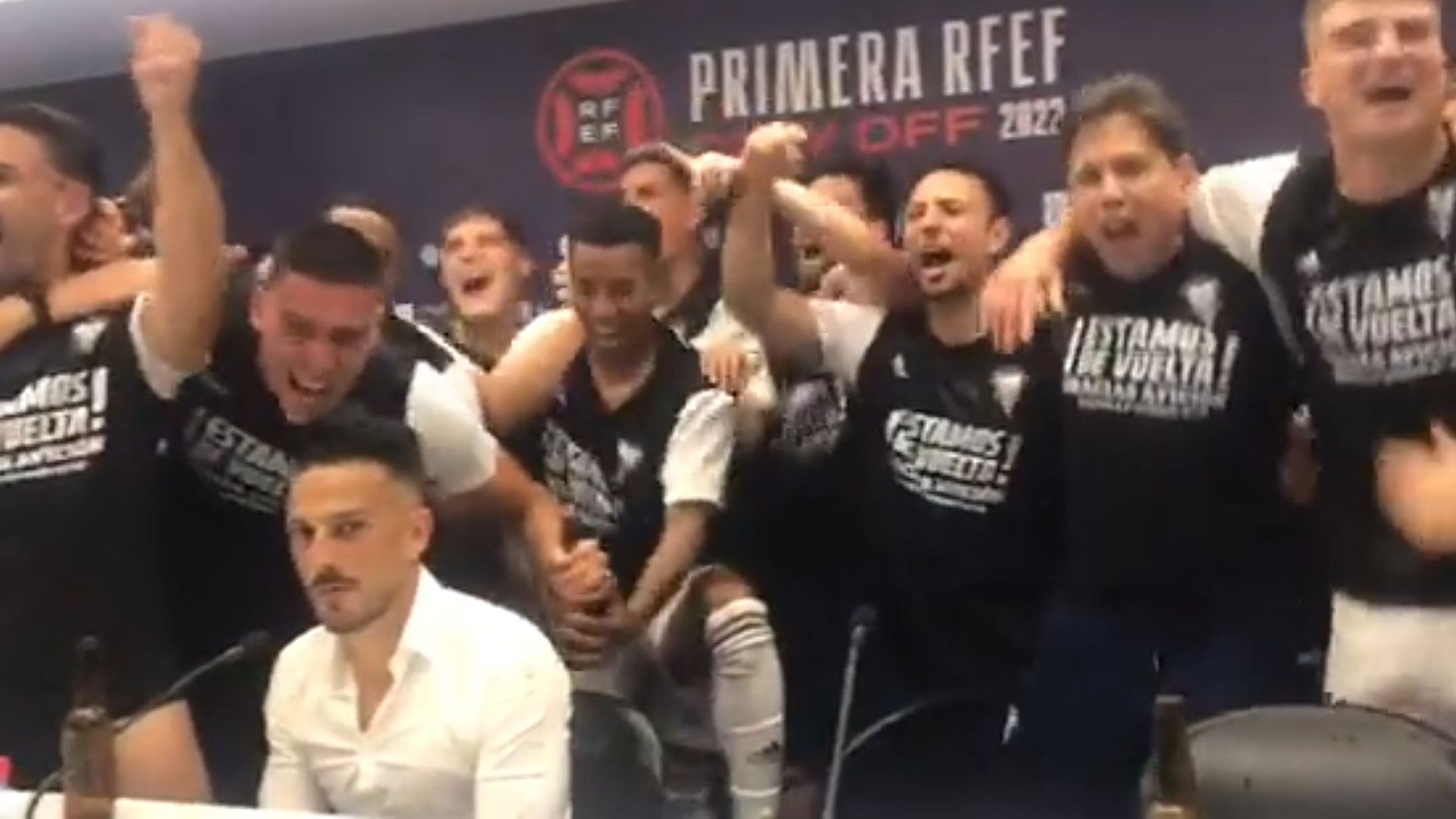 celebracion_del_albacete_en_la_sala_de_prensapng.png celebracion_del_albacete_en_la_sala_de_prensapng.png