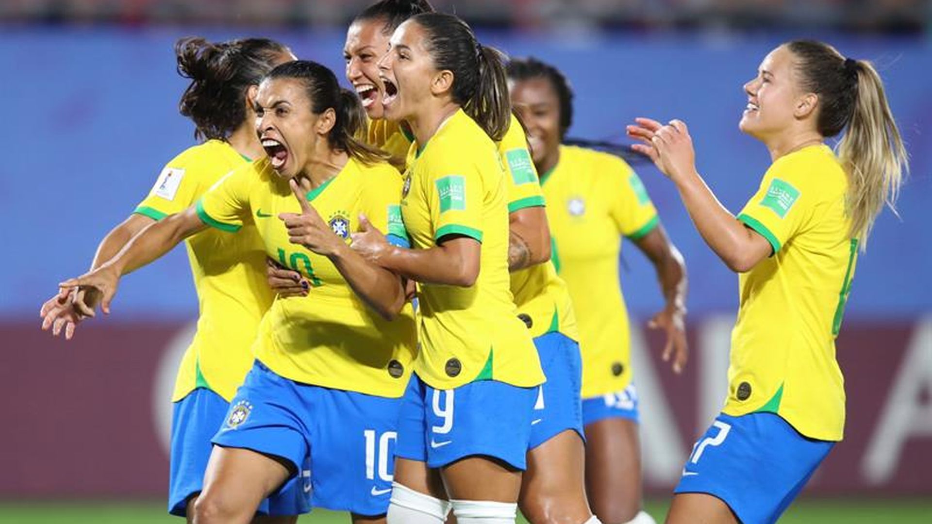 celebracion_del_gol_de_marta_ante_italia_001.jpg