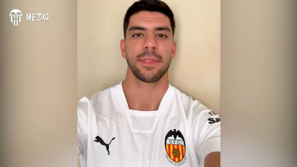 El mensaje de Cenk tras firmar su nuevo contrato con el Valencia