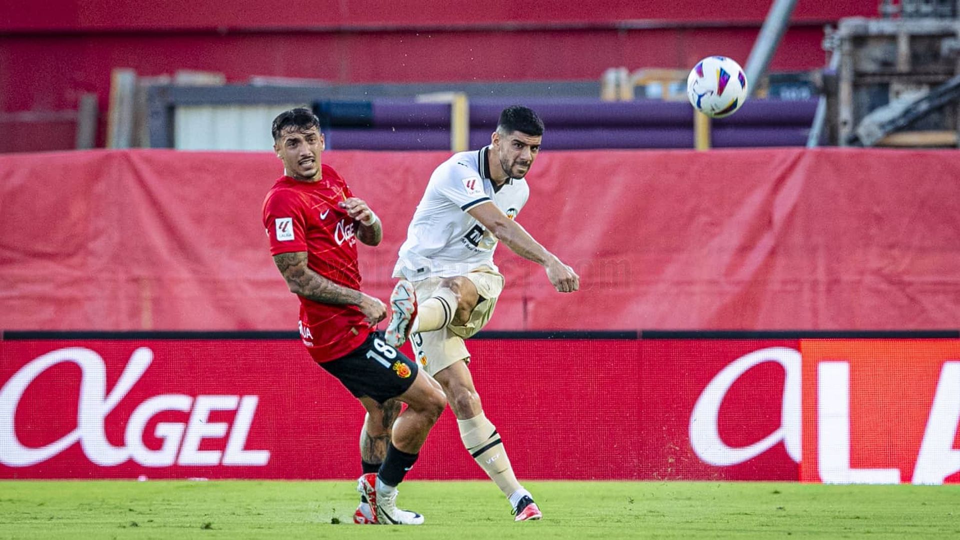 cenk_ozkacar_en_el_rcd_mallorca___valencia_cf_foto_vcf.jpeg