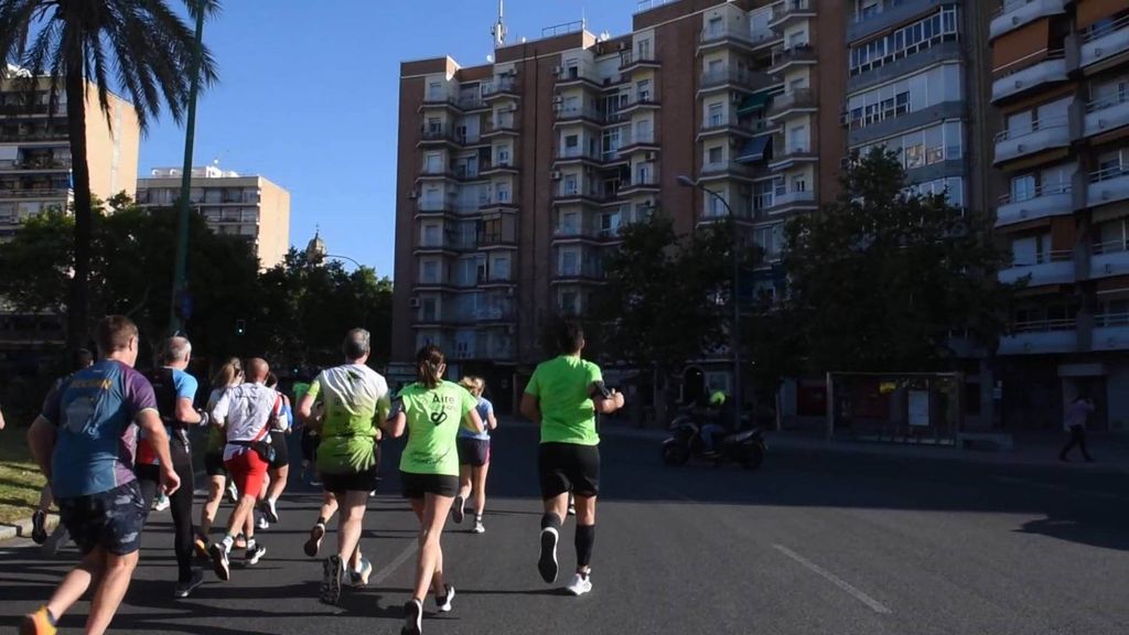 Cerca de 8.000 corredores participan en la carrera Nervión San Pablo 2024