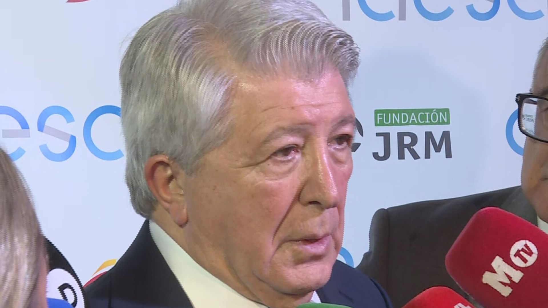 cerezo_en_un_acto.jpg cerezo_en_un_acto.jpg