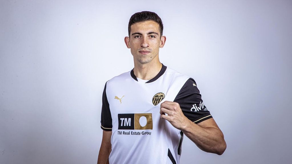 César Tárrega: "Cumplo un sueño volviendo al Valencia CF"