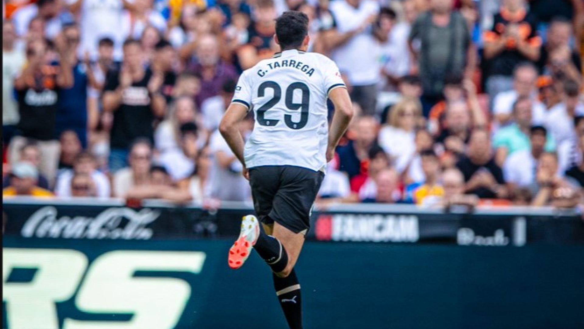 cesar_tarrega_debuta_en_liga_y_en_mestalla_con_el_valencia_cf_fototwitter_cesar_tarreg.jpg cesar_tarrega_debuta_en_liga_y_en_mestalla_con_el_valencia_cf_fototwitter_cesar_tarreg.jpg