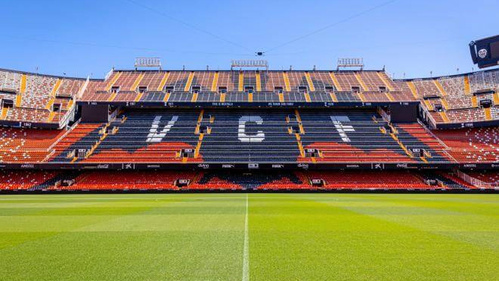 cesped_de_mestalla_001.jpg cesped_de_mestalla_001.jpg