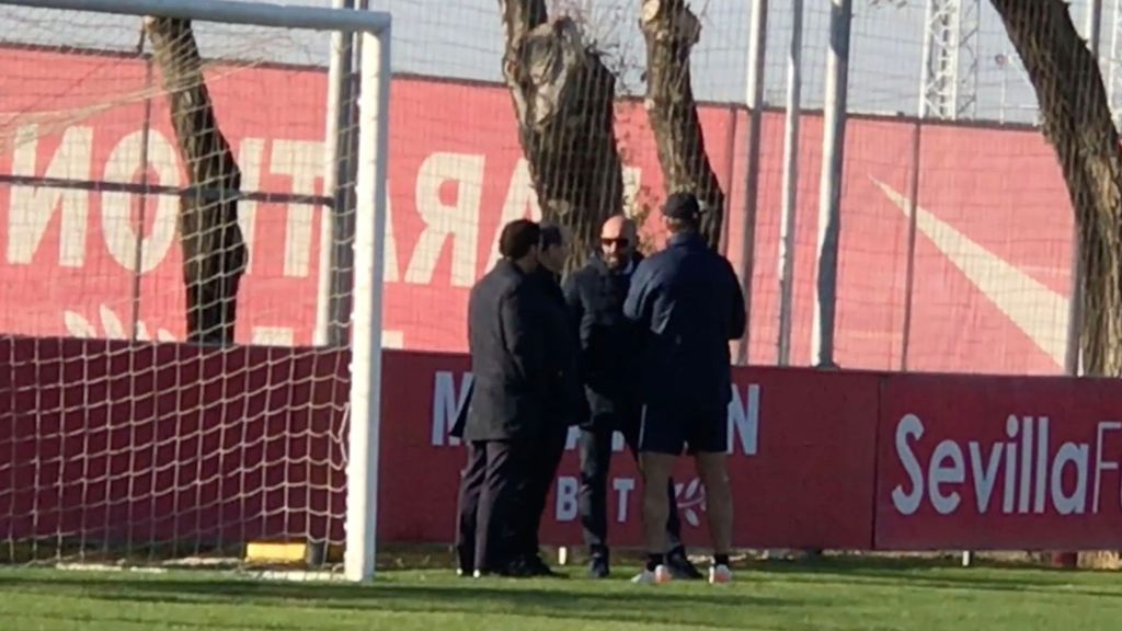 Lopetegui Charla con Monchi, Castro y Del Nido Carrasco durante el entrenamiento