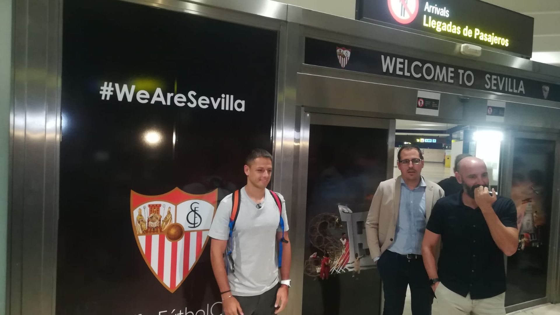 chicharito_llegada.jpeg