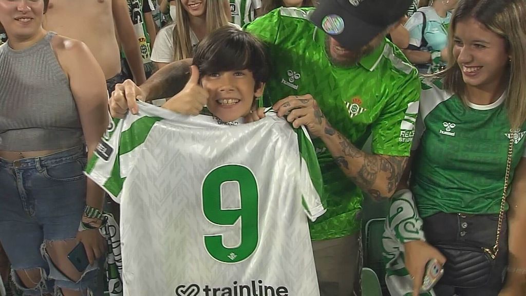 El regalo del Chimy Ávila a un pequeño bético: “Has triunfado”