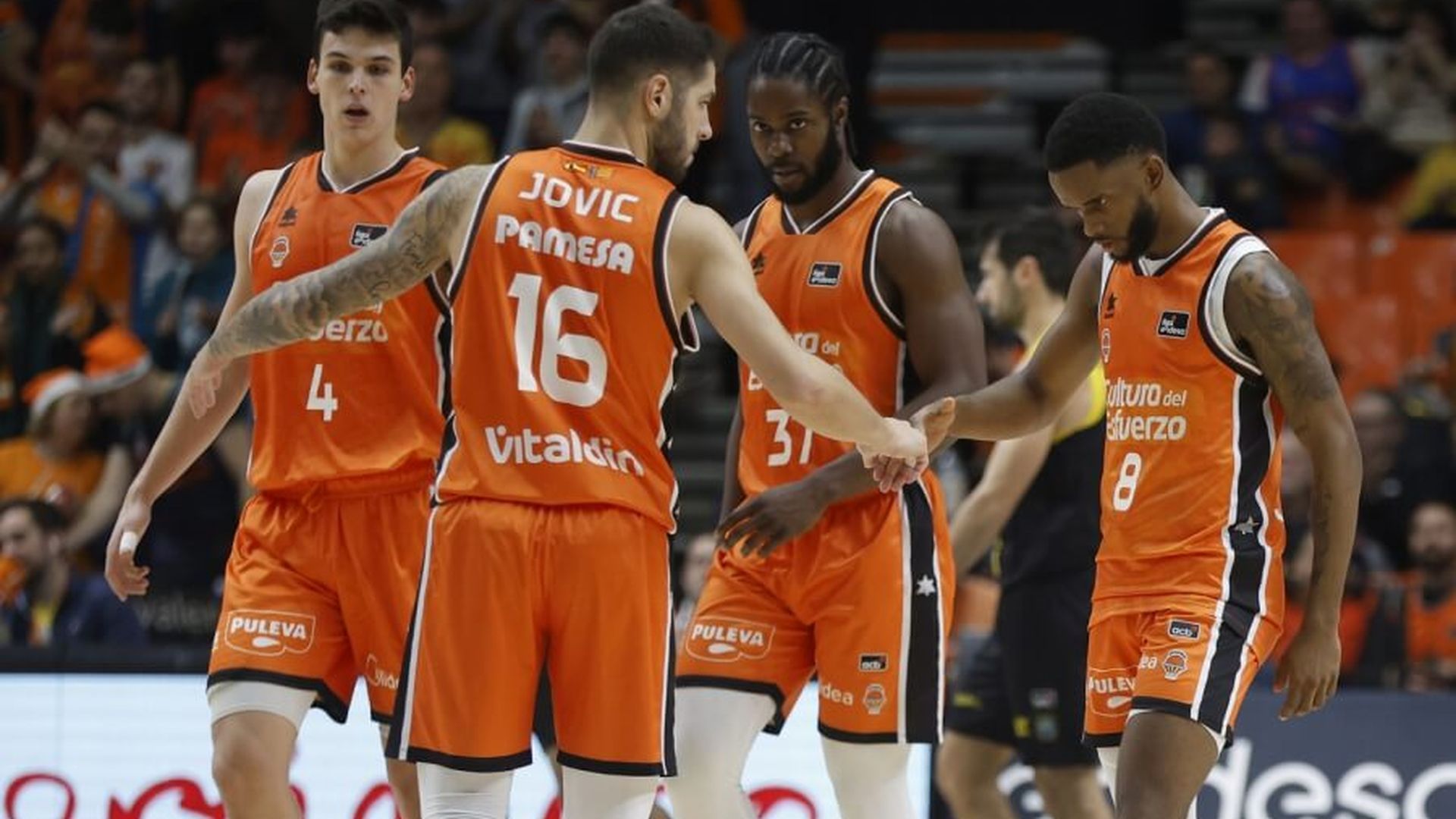 choque_del_valencia_basket_en_lo_mas_alto_de_la_liga_endesa_ante_el_real_madrid.jpg