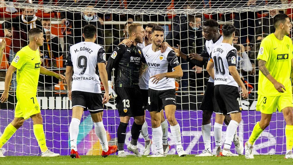 Valencia-Elche: el video que pone fIn a la polémica del NO gol del Elche