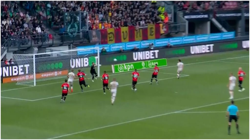 El error del año de Jasper Cillessen