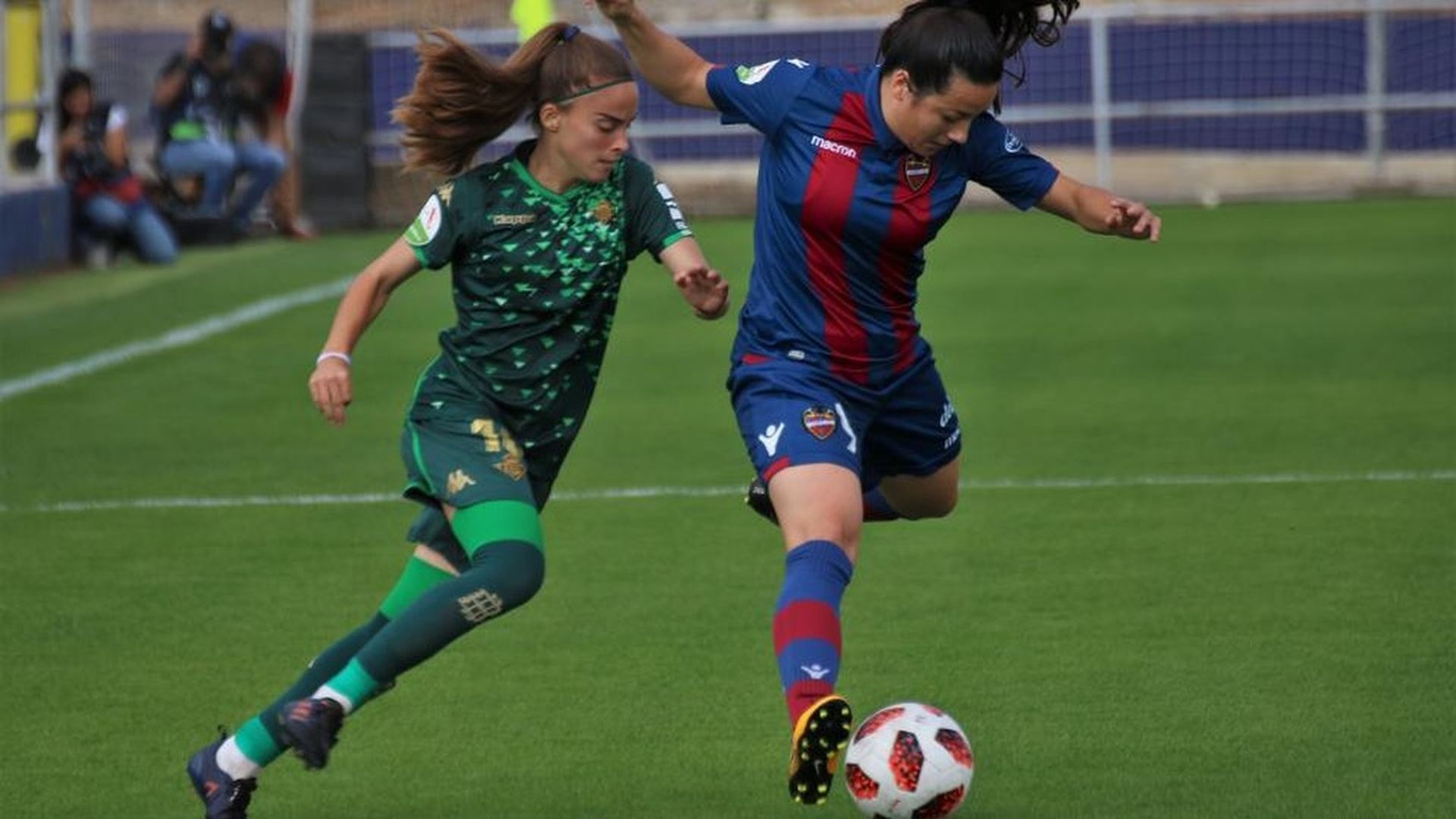 clau_blanco.jpg clau_blanco.jpg