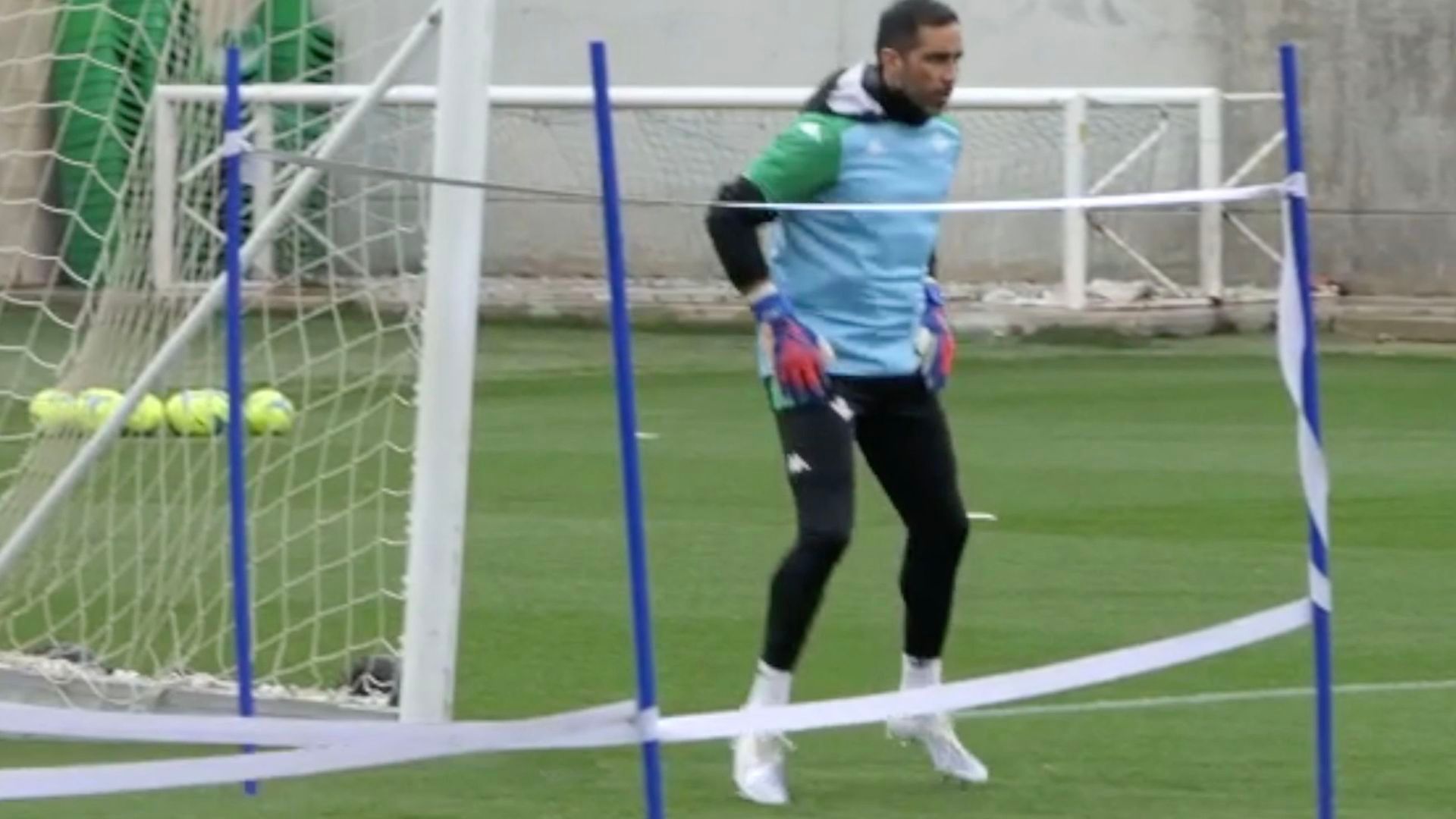 claudio_bravo_durante_el_entrenamiento.png