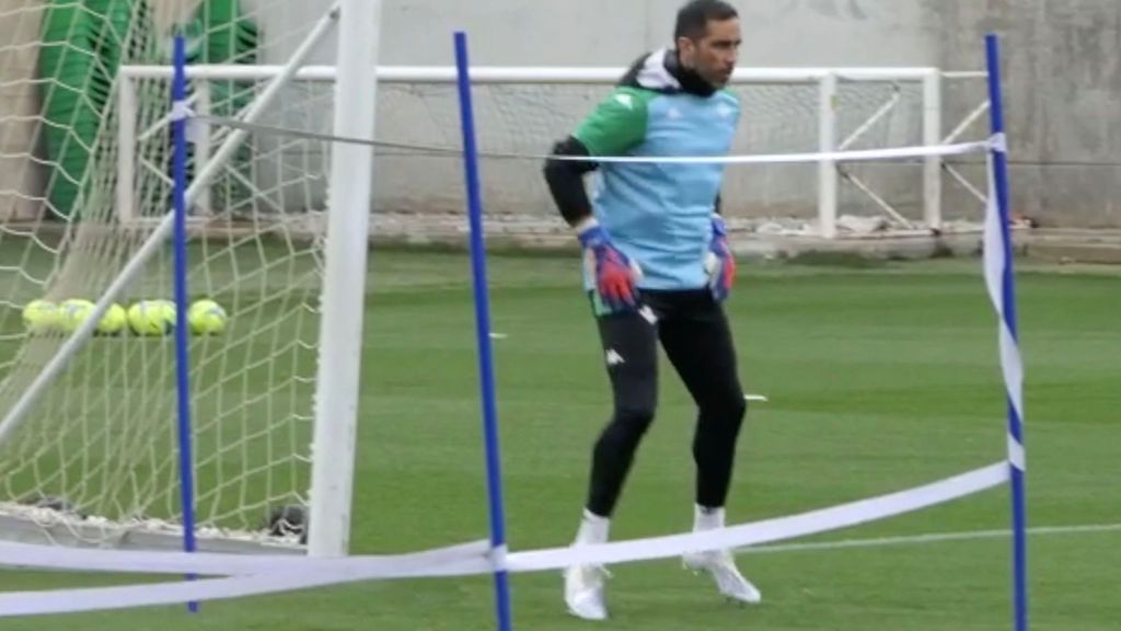 Claudio Bravo entrena tras su renovación; Rui Silva, con problemas físicos