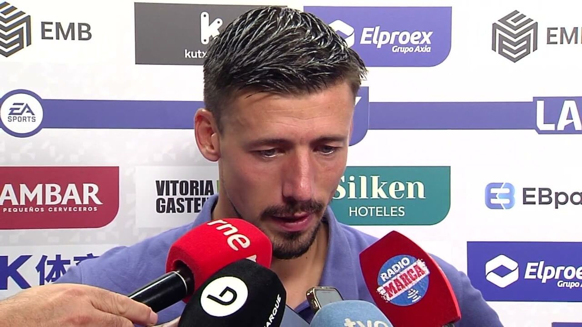 clement_lenglet_en_zona_mixta_.jpg clement_lenglet_en_zona_mixta_.jpg