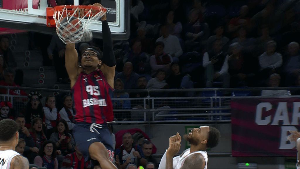 Codi Miller-McIntyre y Chima Moneke, los protagonistas de la mejor canasta en la jornada 26 de la Euroliga