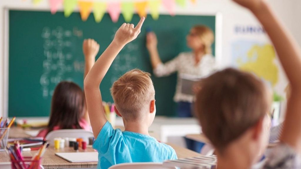 La vuelta al colegio en Andalucía para mediados de mayo, según Juan Moreno, presidente de la Junta