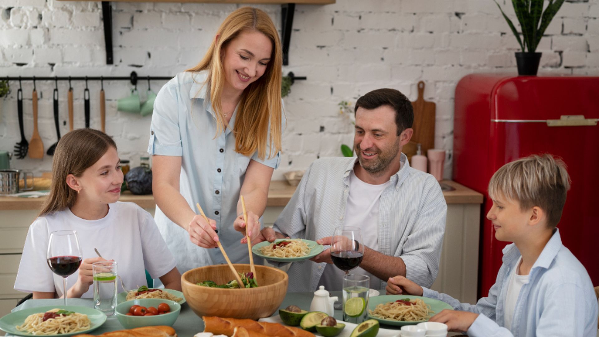 comer_en_familia_mejora_el_rendimiento_en_matematicas.jpg comer_en_familia_mejora_el_rendimiento_en_matematicas.jpg