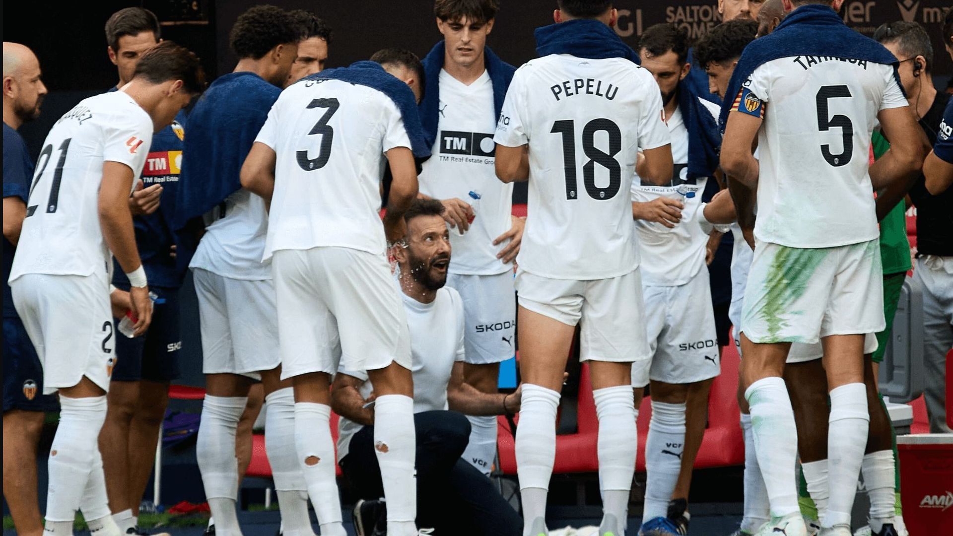 corberan_habla_con_sus_jugadores_foto_cordon_press.png corberan_habla_con_sus_jugadores_foto_cordon_press.png