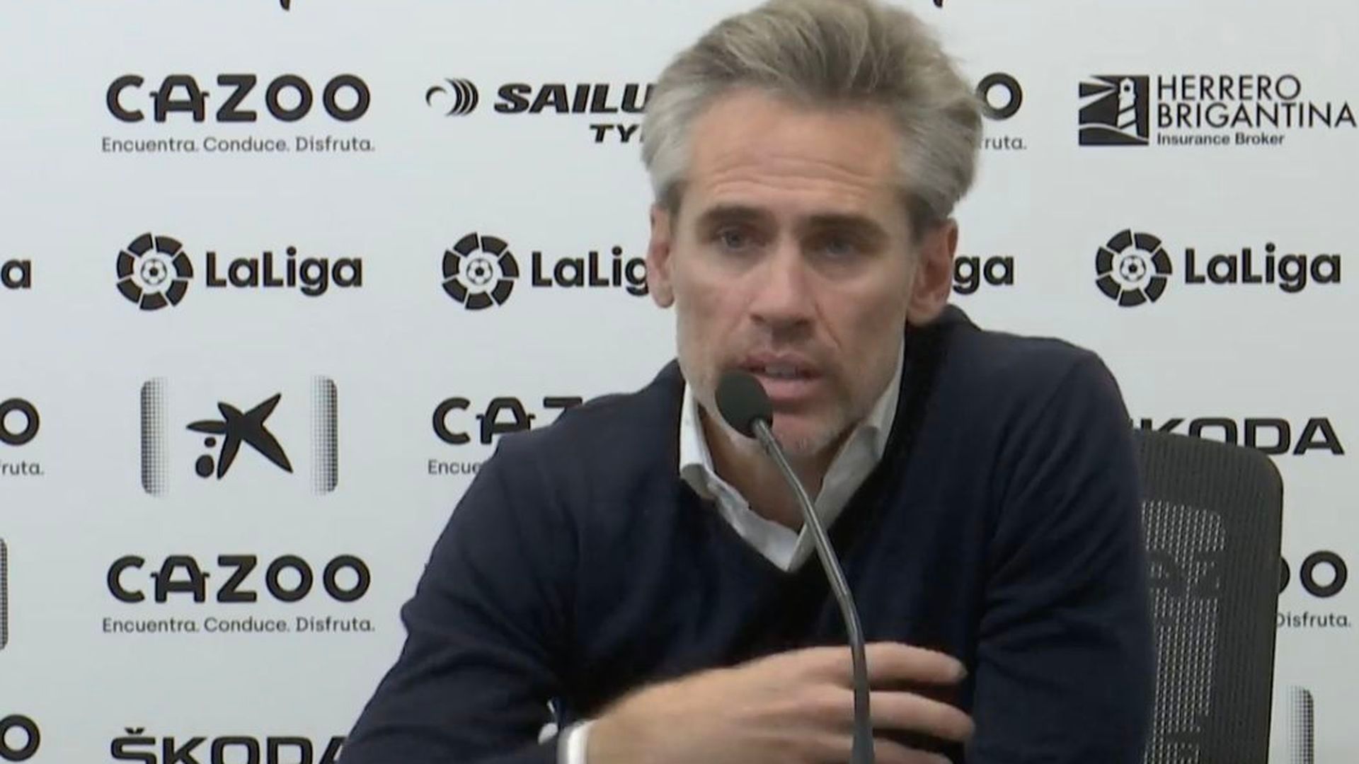 corona_en_rueda_de_prensa.png corona_en_rueda_de_prensa.png