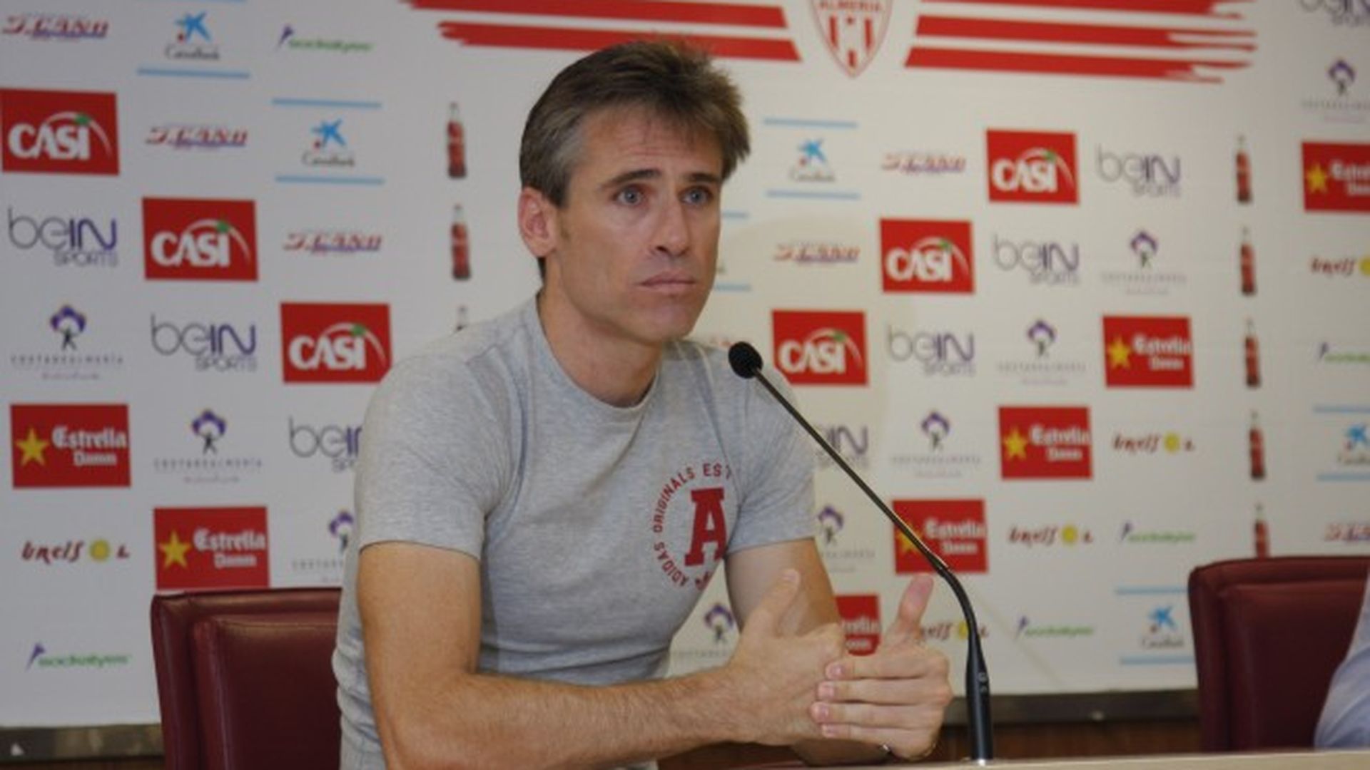 corona_en_su_etapa_en_el_almeria.jpg corona_en_su_etapa_en_el_almeria.jpg