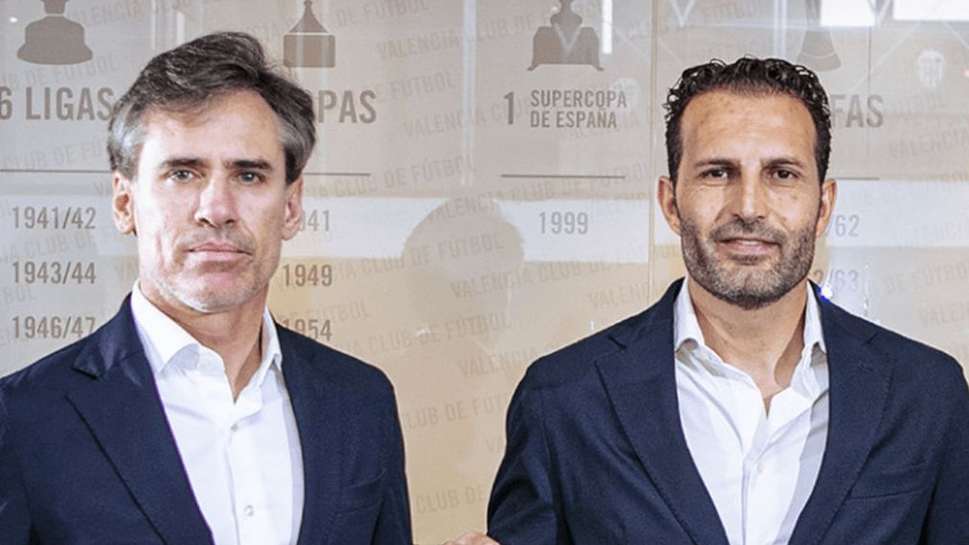 corona_y_ruben_baraja_001.png corona_y_ruben_baraja_001.png