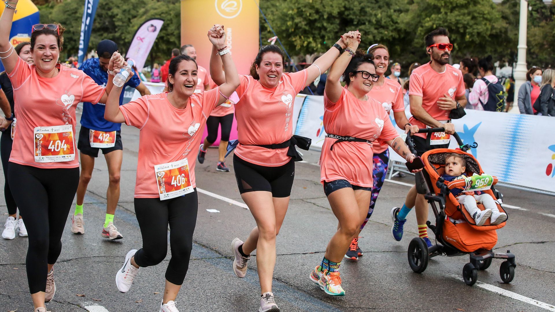 corredoras_pasando_la_linea_de_meta_fotovalencia_contra_el_cancer_001.jpg corredoras_pasando_la_linea_de_meta_fotovalencia_contra_el_cancer_001.jpg