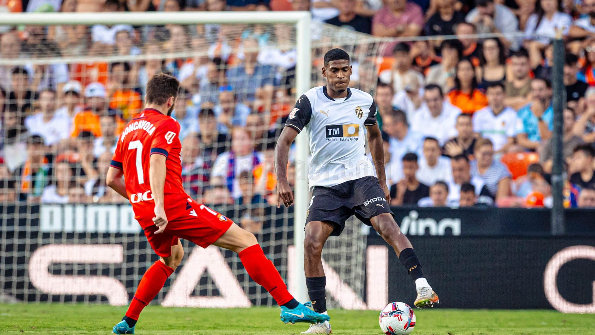 cristhian_mosquera_ante_el_ca_osasuna_foto_valencia_cf_004.jpg