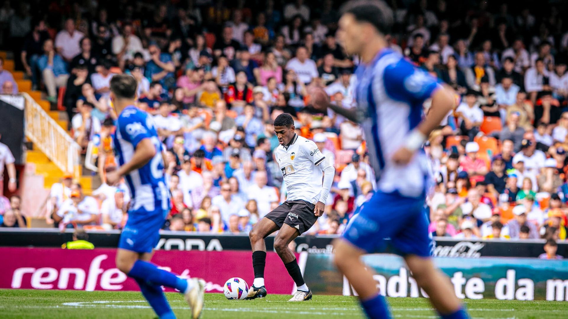 cristhian_mosquera_en_mestalla_contra_el_alaves_foto_valencia_cf_001.jpg