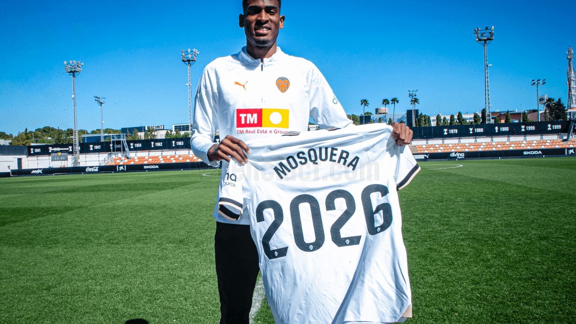 cristhian_mosquera_renueva_con_el_valencia_cf_foto_vcf_001.png cristhian_mosquera_renueva_con_el_valencia_cf_foto_vcf_001.png