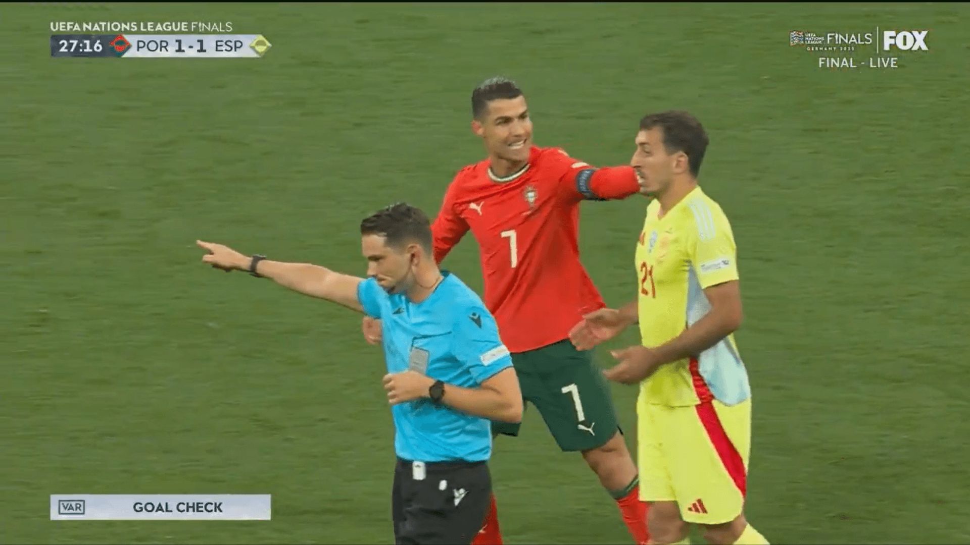 cristiano_ronaldo_celebra_el_gol_de_portugal_en_la_cara_de_oyarzabal.png cristiano_ronaldo_celebra_el_gol_de_portugal_en_la_cara_de_oyarzabal.png