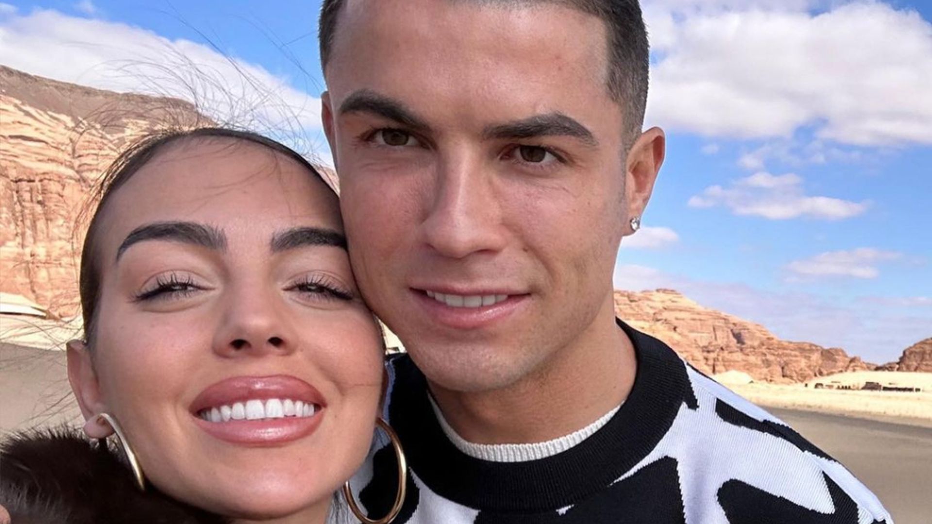 cristiano_ronaldo_y_georgina_en_su_escapada___georginagio_001.jpg cristiano_ronaldo_y_georgina_en_su_escapada___georginagio_001.jpg