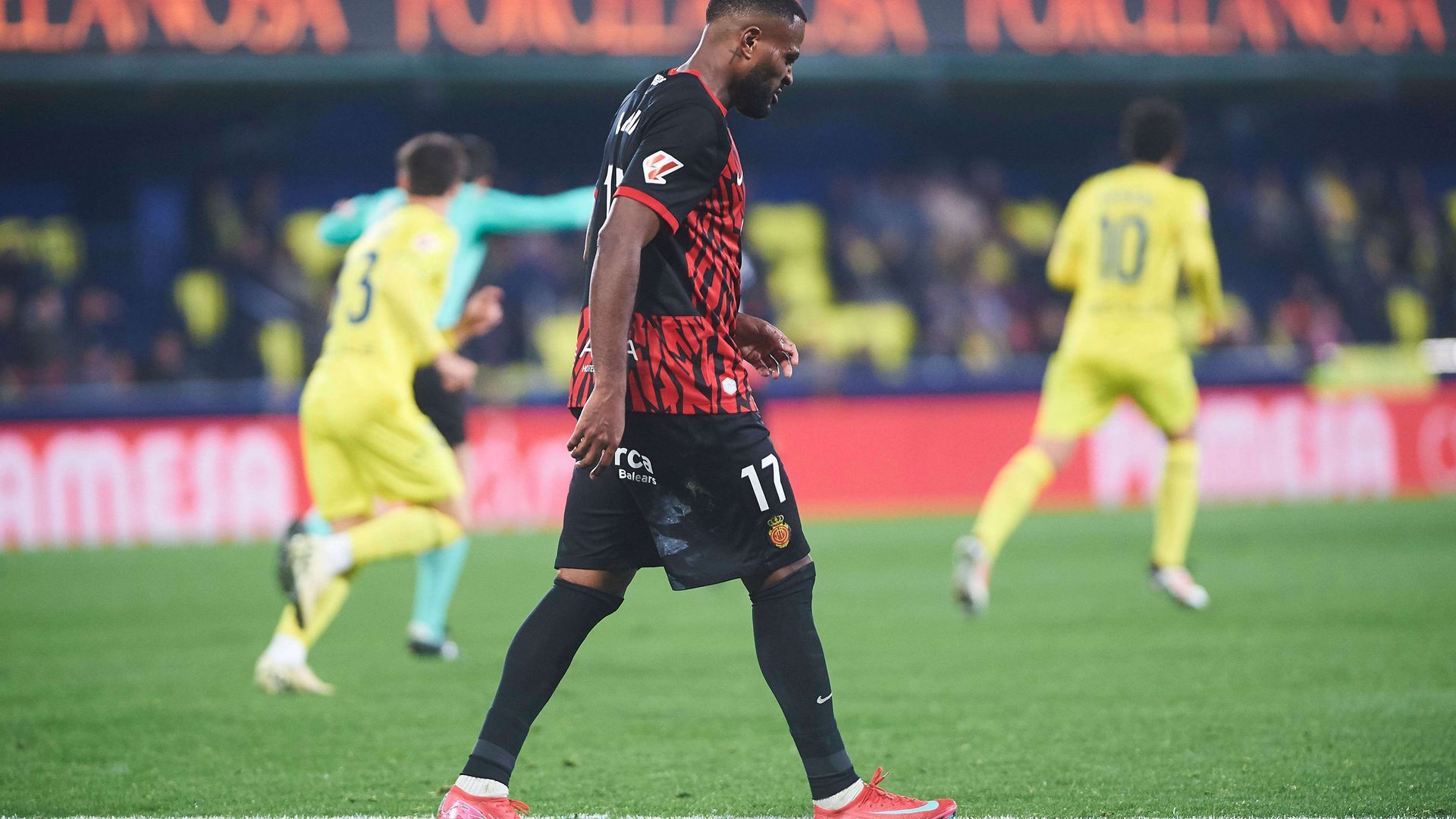 cyle_larin.jpg cyle_larin.jpg