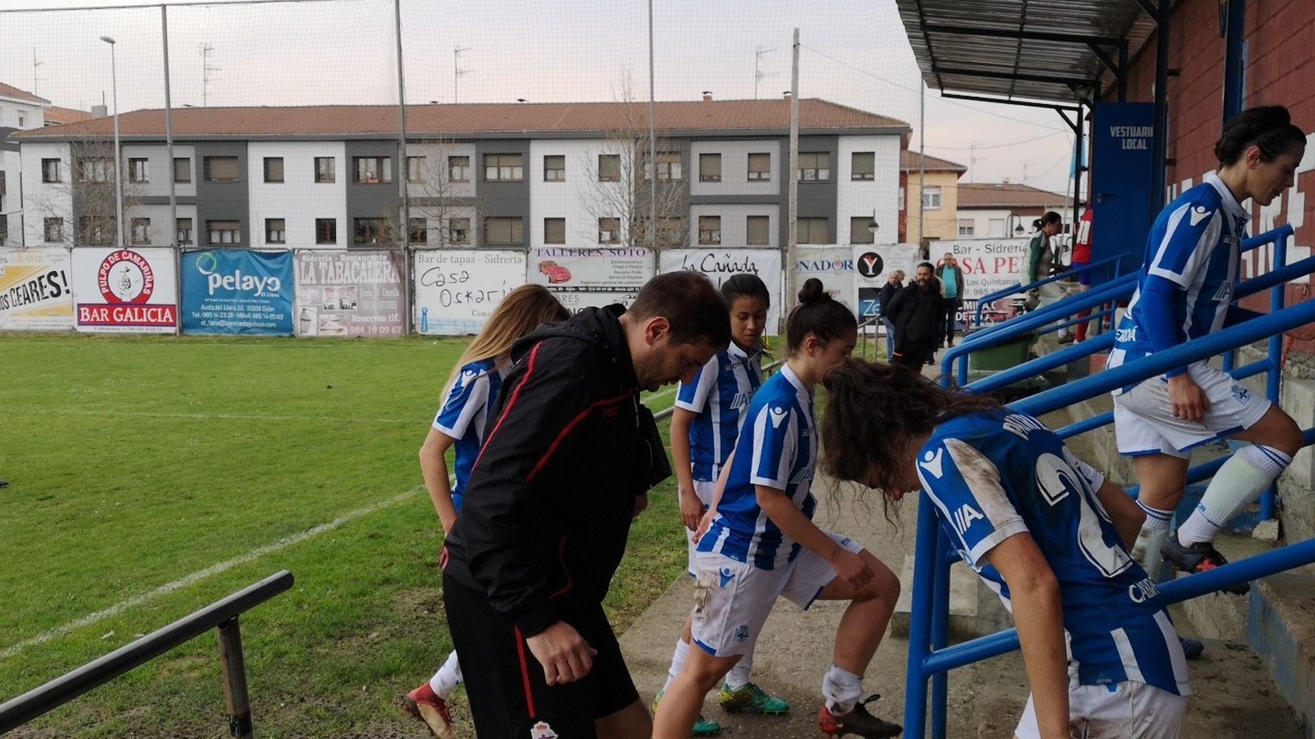 D0u1xN8WsAAN_5s.jpg:large