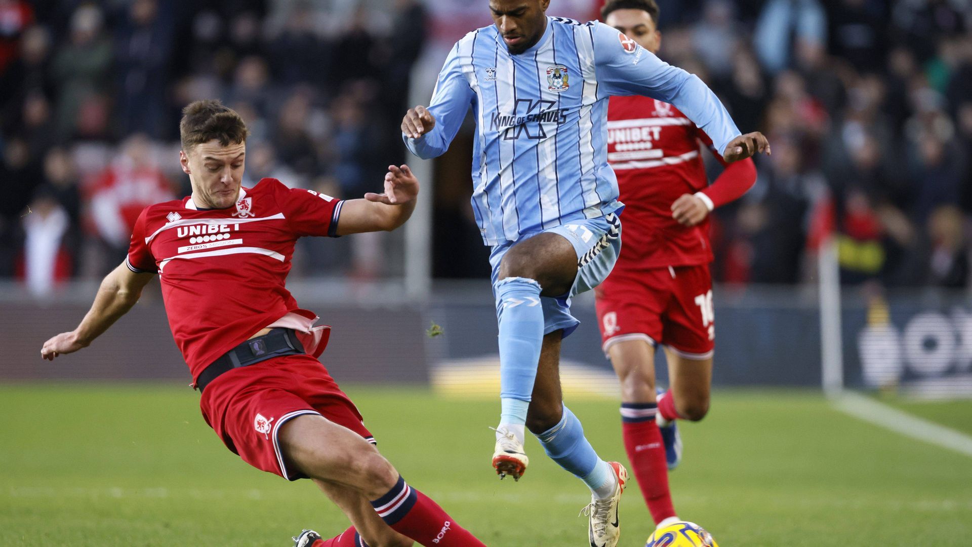 dael_fry_intenta_recuperar_el_balon_durante_el_middlesbrough_coventry_de_la_championsh.jpg dael_fry_intenta_recuperar_el_balon_durante_el_middlesbrough_coventry_de_la_championsh.jpg