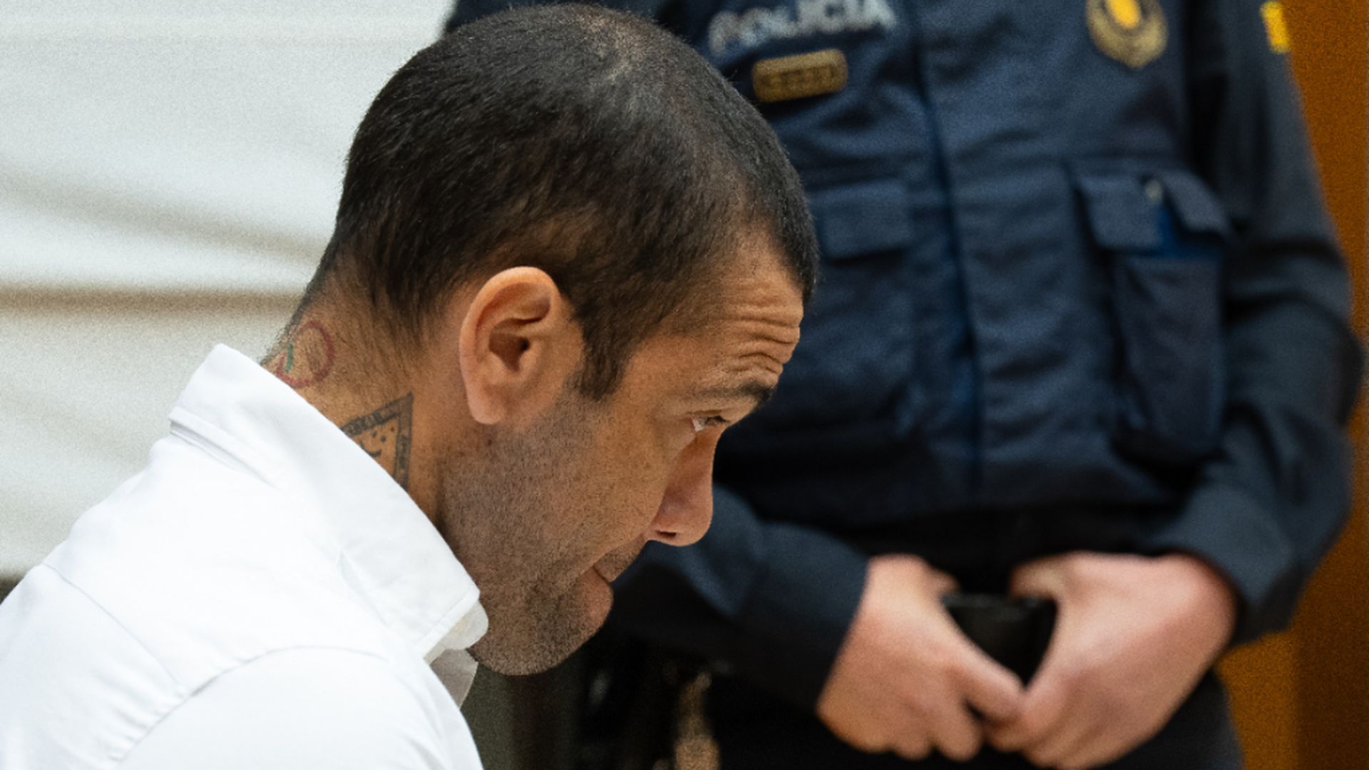 dani_alves_sentado_en_el_banquillo_de_los_acusados_euroapa_press_001.jpg dani_alves_sentado_en_el_banquillo_de_los_acusados_euroapa_press_001.jpg