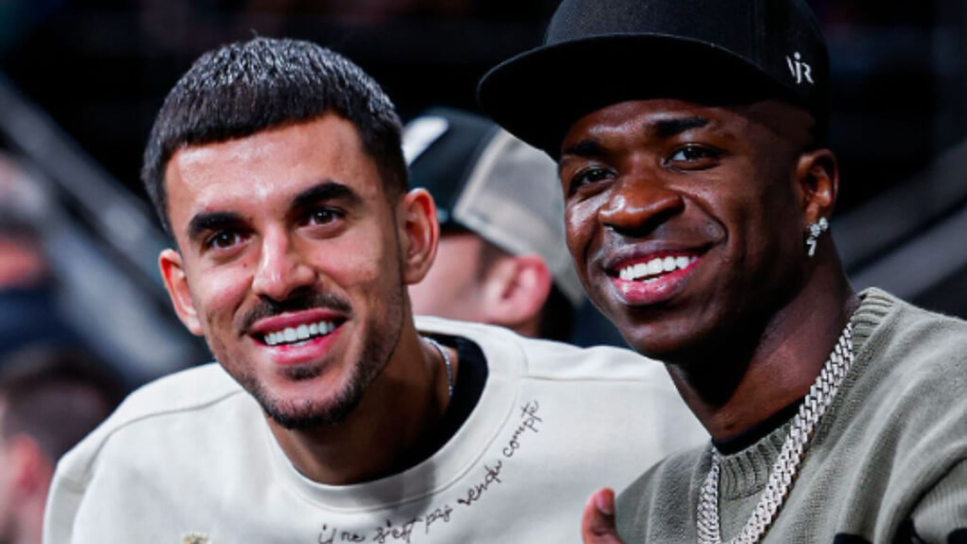 dani_ceballos_y_vinicius_jr_presentes_en_el_wizink_center_foto__realmadridbasket.jpg