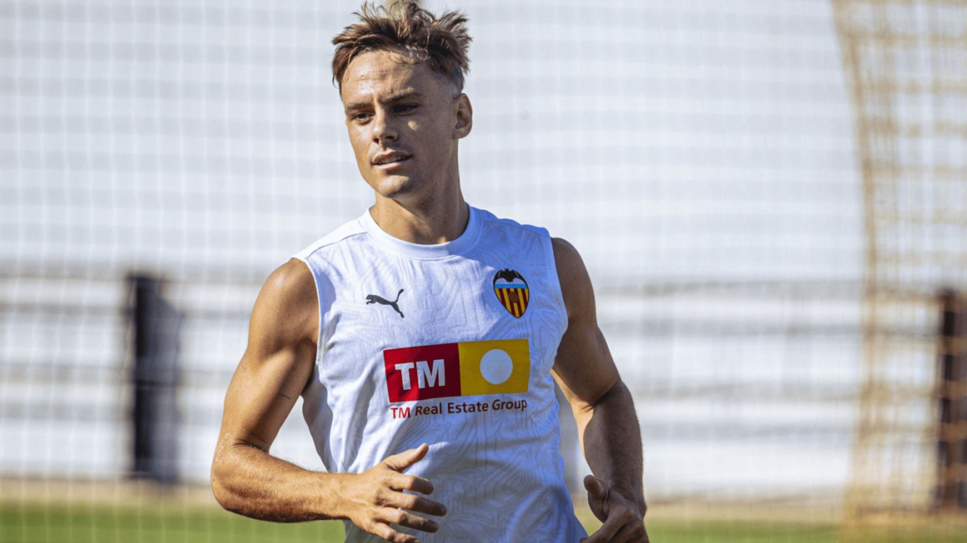 dani_gomez_en_su_primer_entrenamiento_foto_valencia_cf_001.png