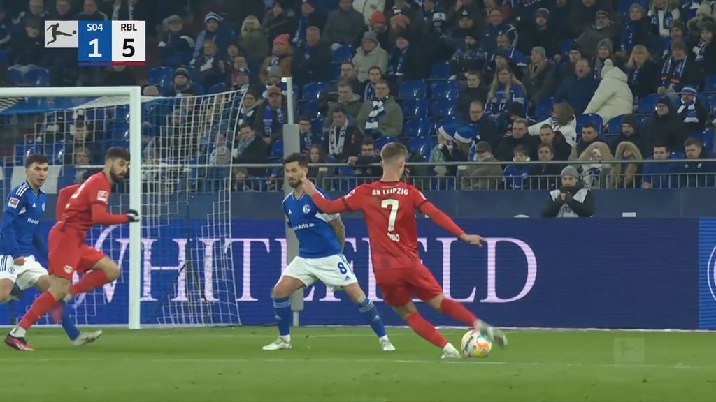 (MEDIASET) Dani Olmo se postula al mejor gol del año: la vaselina para superar a tres defensores y el portero que deja hipnotizado