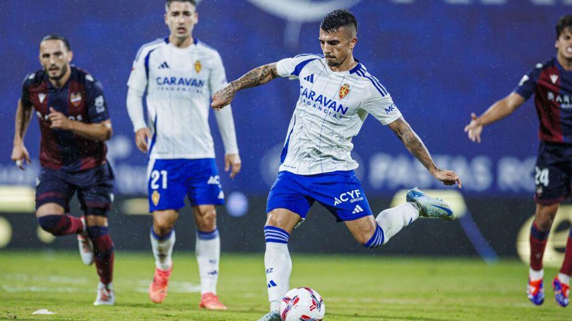 dani_tasende_golpea_el_balon.jpeg dani_tasende_golpea_el_balon.jpeg