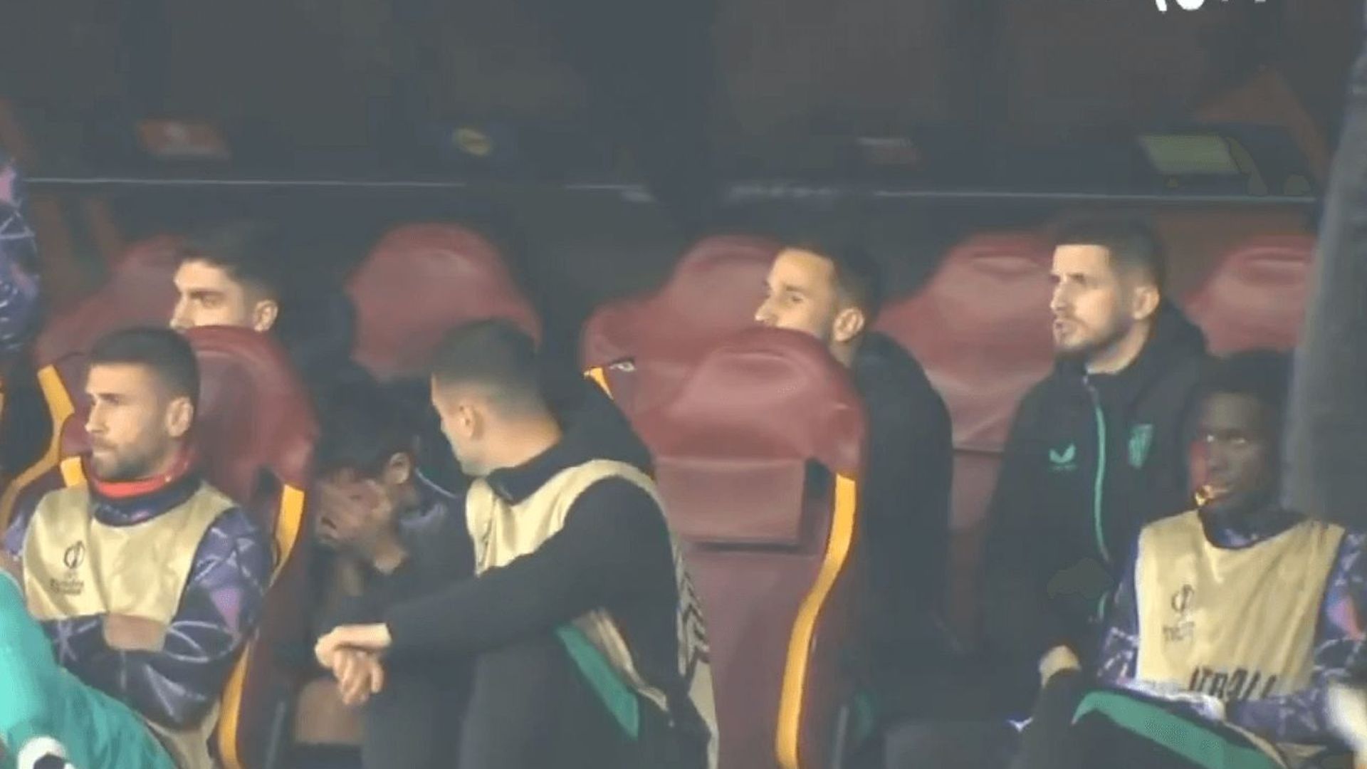 dani_vivian_en_el_banquillo_del_athletic_tras_su_lesion_en_roma_001.png dani_vivian_en_el_banquillo_del_athletic_tras_su_lesion_en_roma_001.png