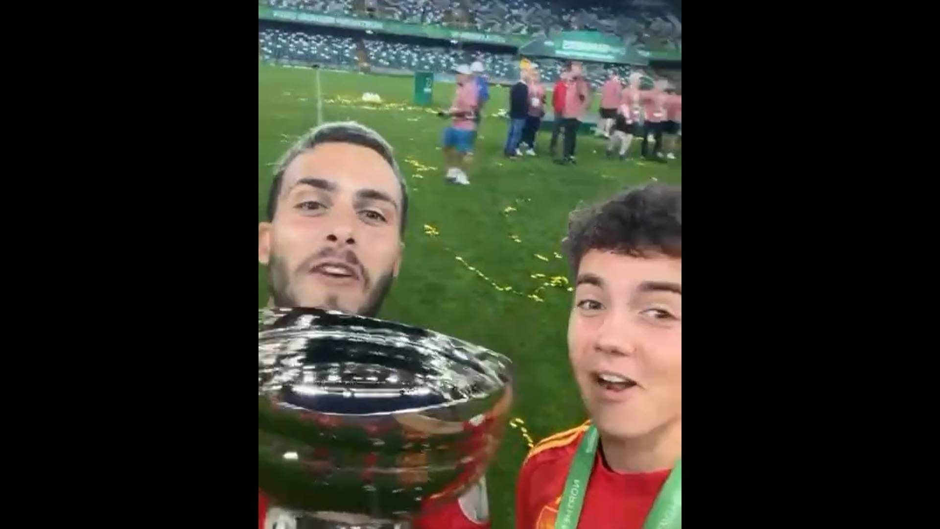 david_mella_y_dani_diaz_hacen_un_isco_y_asensio_tras_ganar_la_eurocopa_001.jpg david_mella_y_dani_diaz_hacen_un_isco_y_asensio_tras_ganar_la_eurocopa_001.jpg