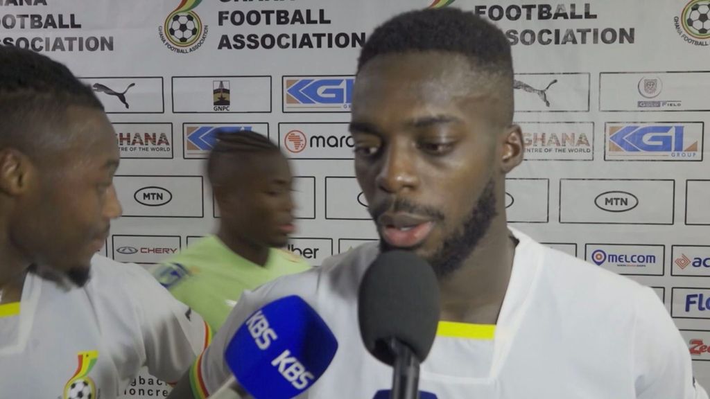 Iñaki se adapta al inglés en la rueda de prensa con Ghana