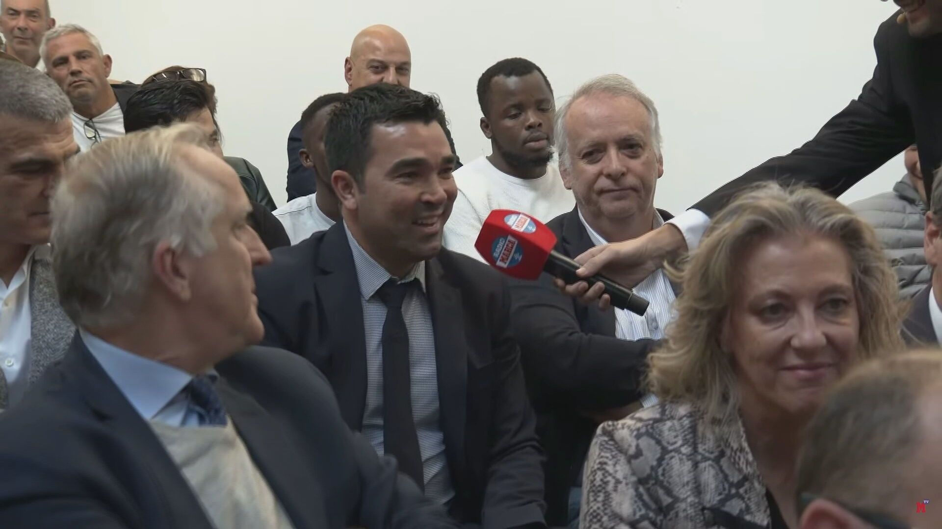 deco_en_los_premios_marca_sobre_el_posible_sustituto_de_gavi.jpeg deco_en_los_premios_marca_sobre_el_posible_sustituto_de_gavi.jpeg