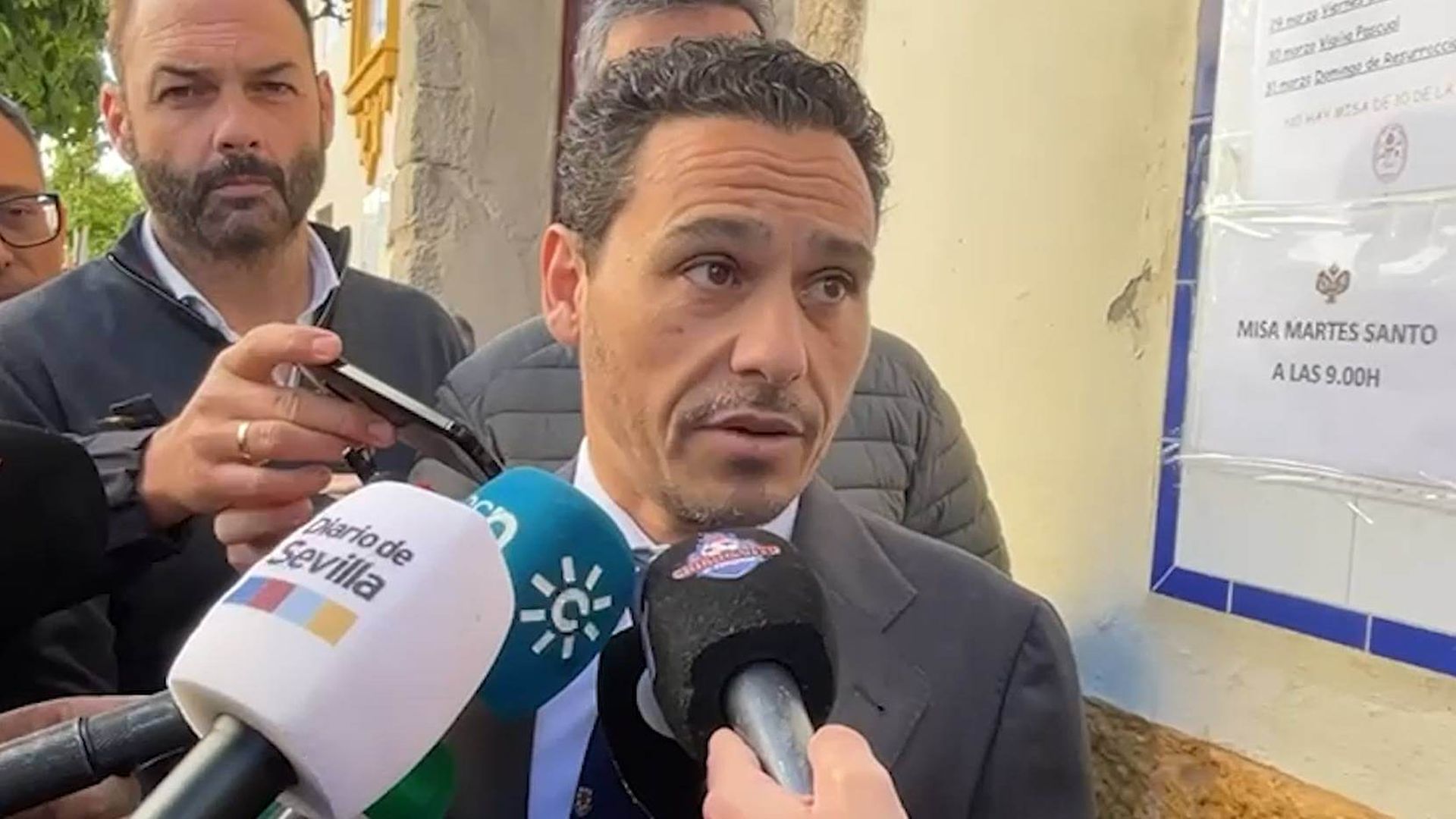 del_nido_carrasco_en_la_ofrenda_floral_del_sevilla.jpg del_nido_carrasco_en_la_ofrenda_floral_del_sevilla.jpg