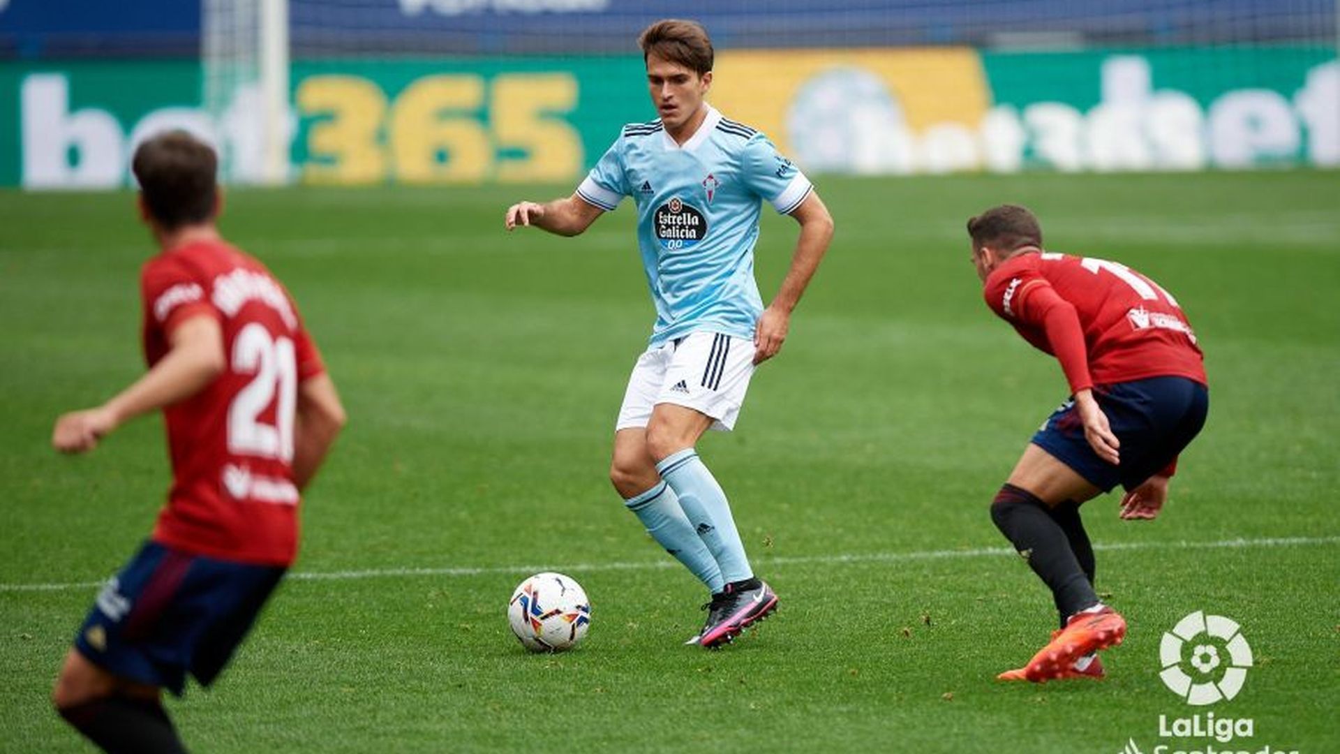 denis_suarez_durante_un_lance_del_osasuna_celta_foto_laliga_001.jpeg
