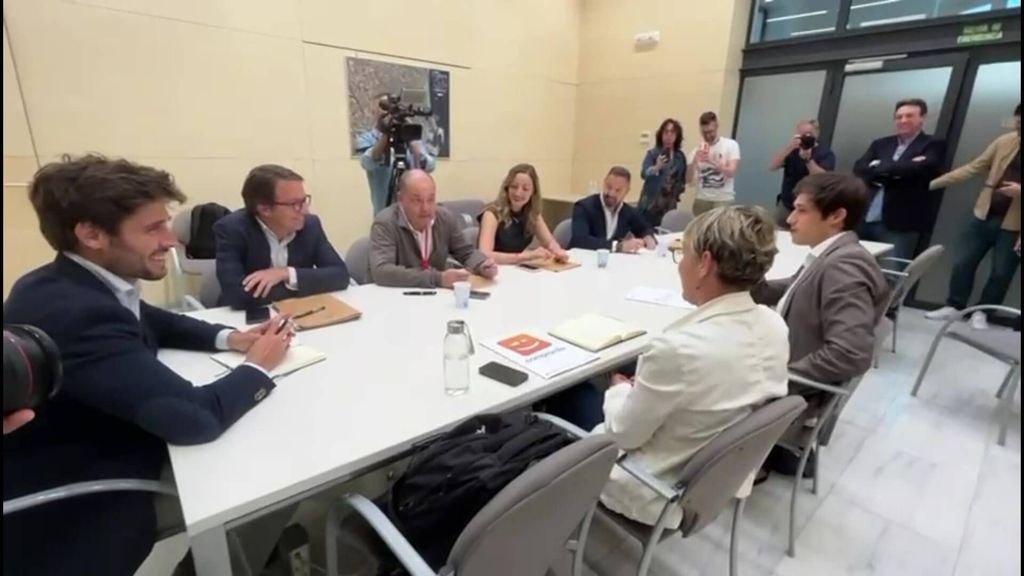 Políticos del Ayuntamiento de Valencia se reúnen para desbloquear el Nou Mestalla