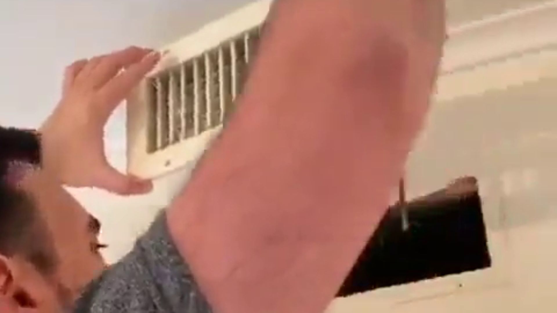 descubren_que_nalbandian_espiaba_sexualmente_a_su_ex_mujer_con_un_sistema_de_camaras_q.jpg descubren_que_nalbandian_espiaba_sexualmente_a_su_ex_mujer_con_un_sistema_de_camaras_q.jpg